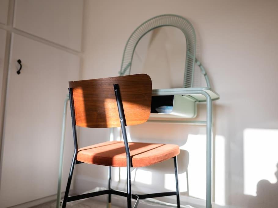 Charming Cottage Getaway In Altrincham Eksteriør billede
