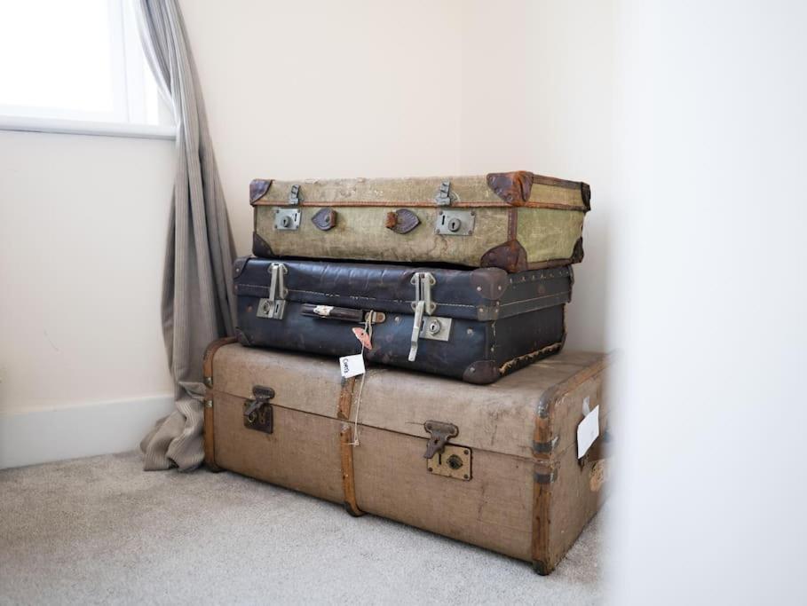 Charming Cottage Getaway In Altrincham Eksteriør billede